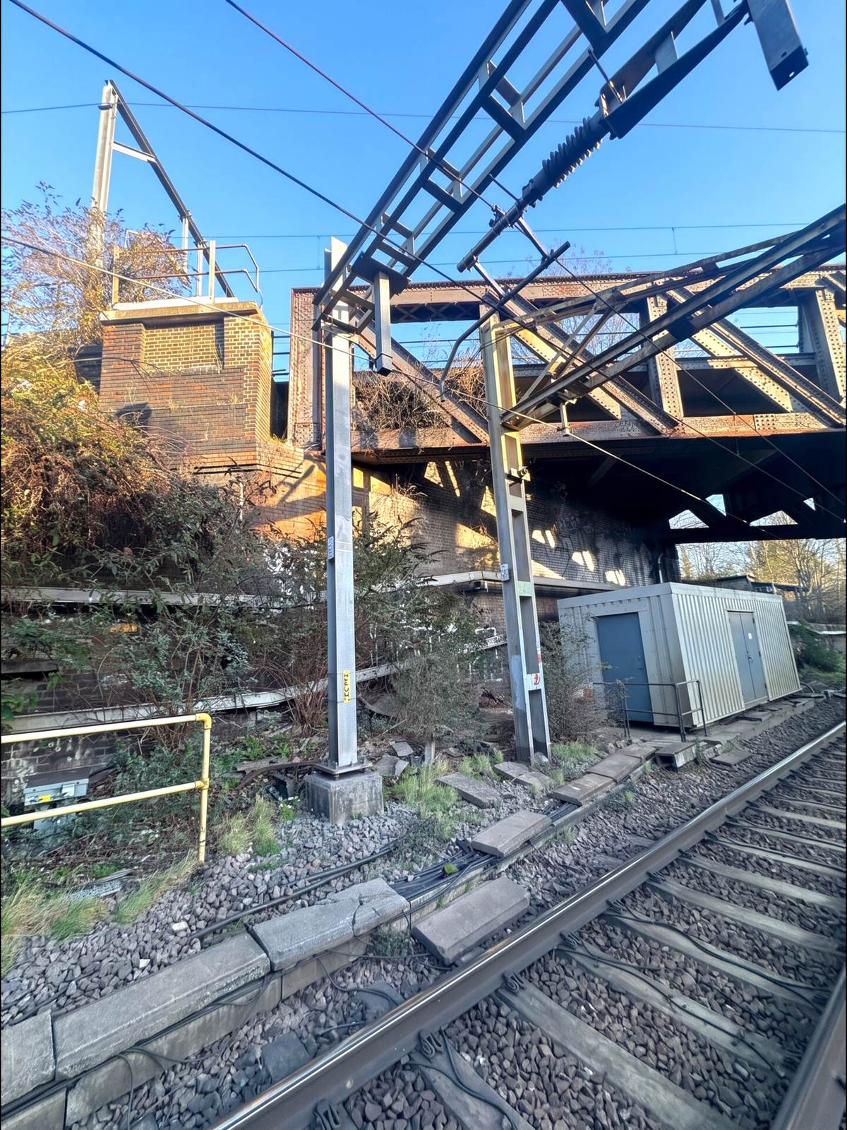 Overhead line equipment and a rail bridge beside the track